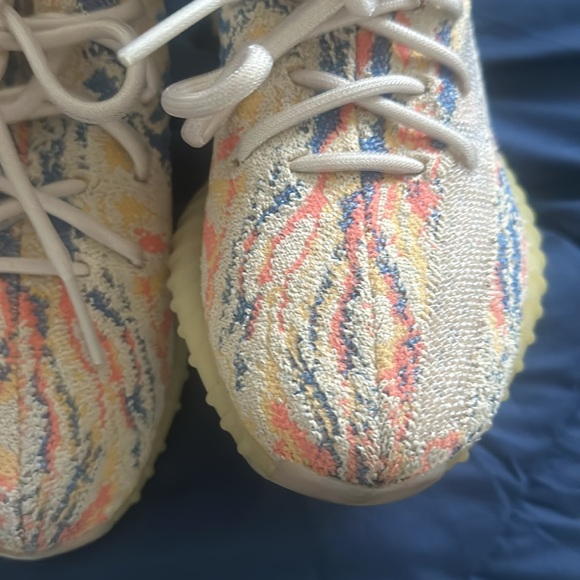 YEEZY 350 V2 - Picture 3 of 7